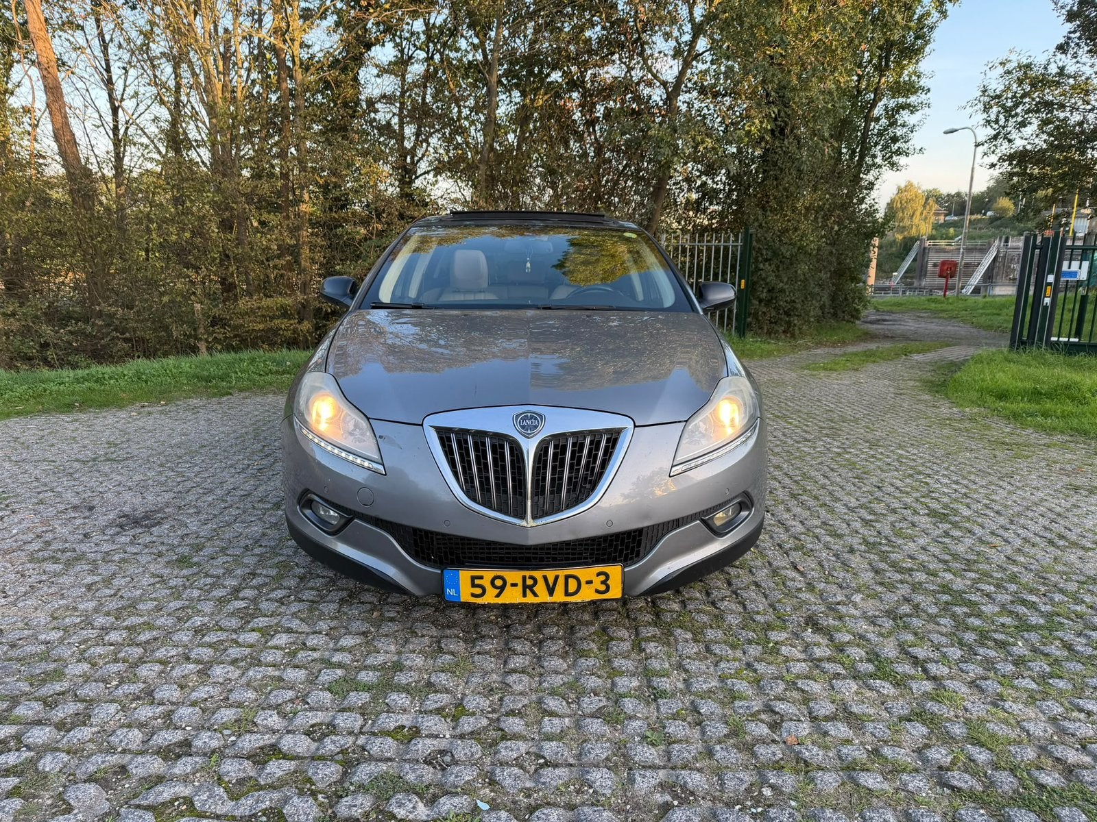 Lancia Delta 1.6d APK TOT 26/4 2027  AUTOMAAT PANO NAVI, Auto's, 4 cilinders, Origineel Nederlands, Bedrijf, Diesel
