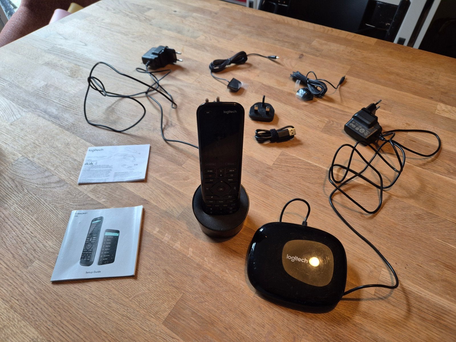 Logitech Harmony Elite met Harmony Hub & Laadstation, Audio, Tv en Foto, Ophalen, Universeel, Mediaspeler, Met display