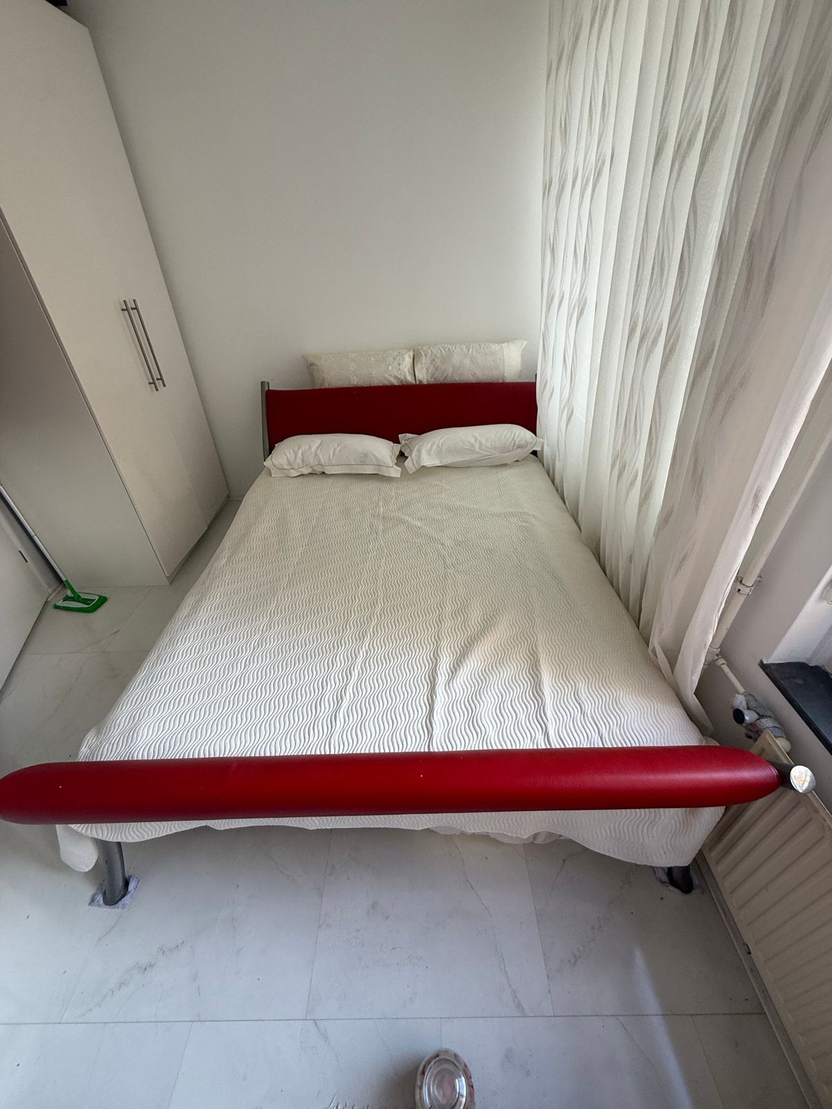 Comfortabel en stijlvol tweepersoonsbed van, echt leer!, Ophalen, Gebruikt, Tweepersoons, 200 cm