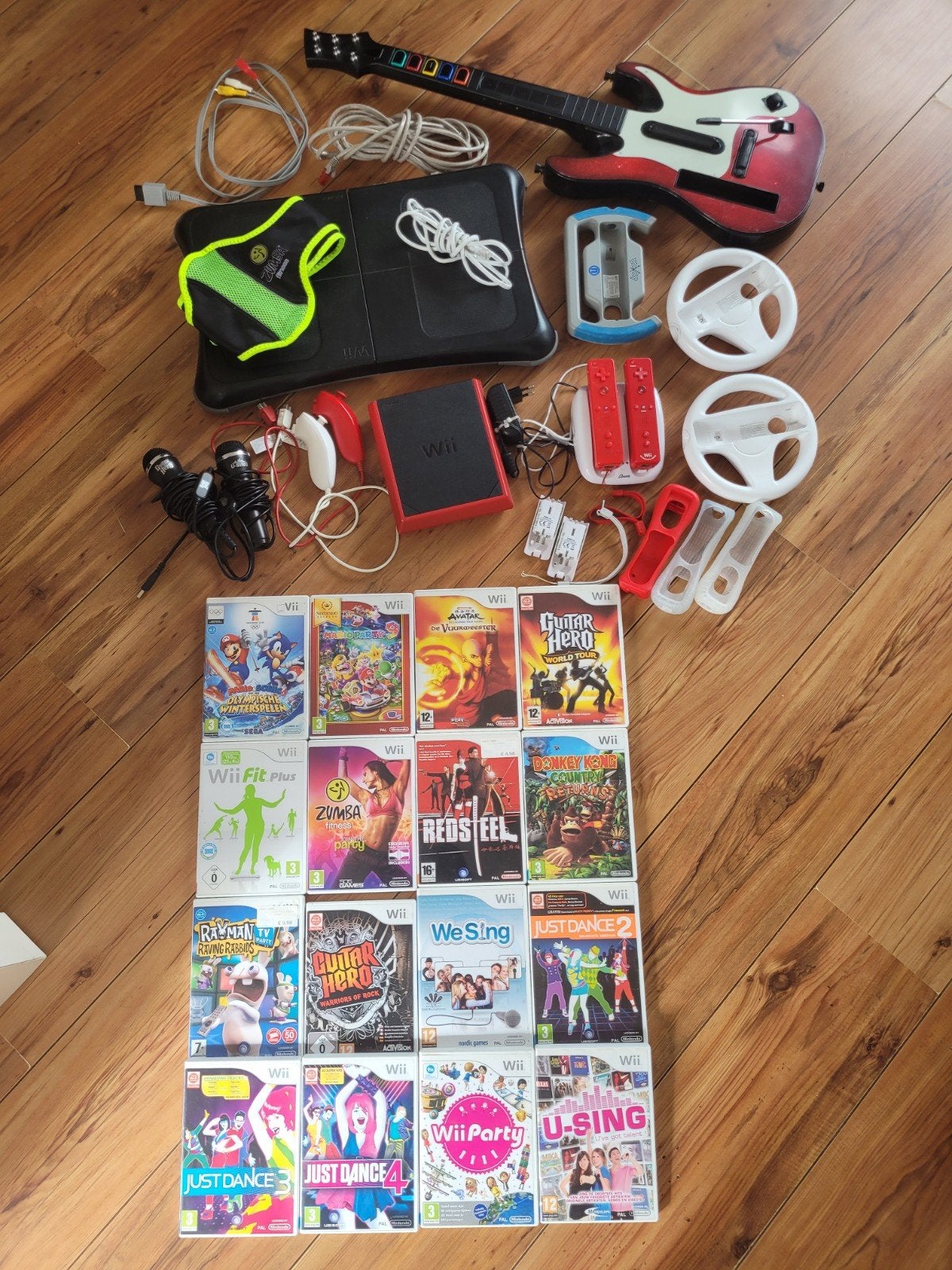 Nintendo wii mini. met 16 spelen en veel accessoires., Spelcomputers en Games, Ophalen, Gebruikt, Met 2 controllers