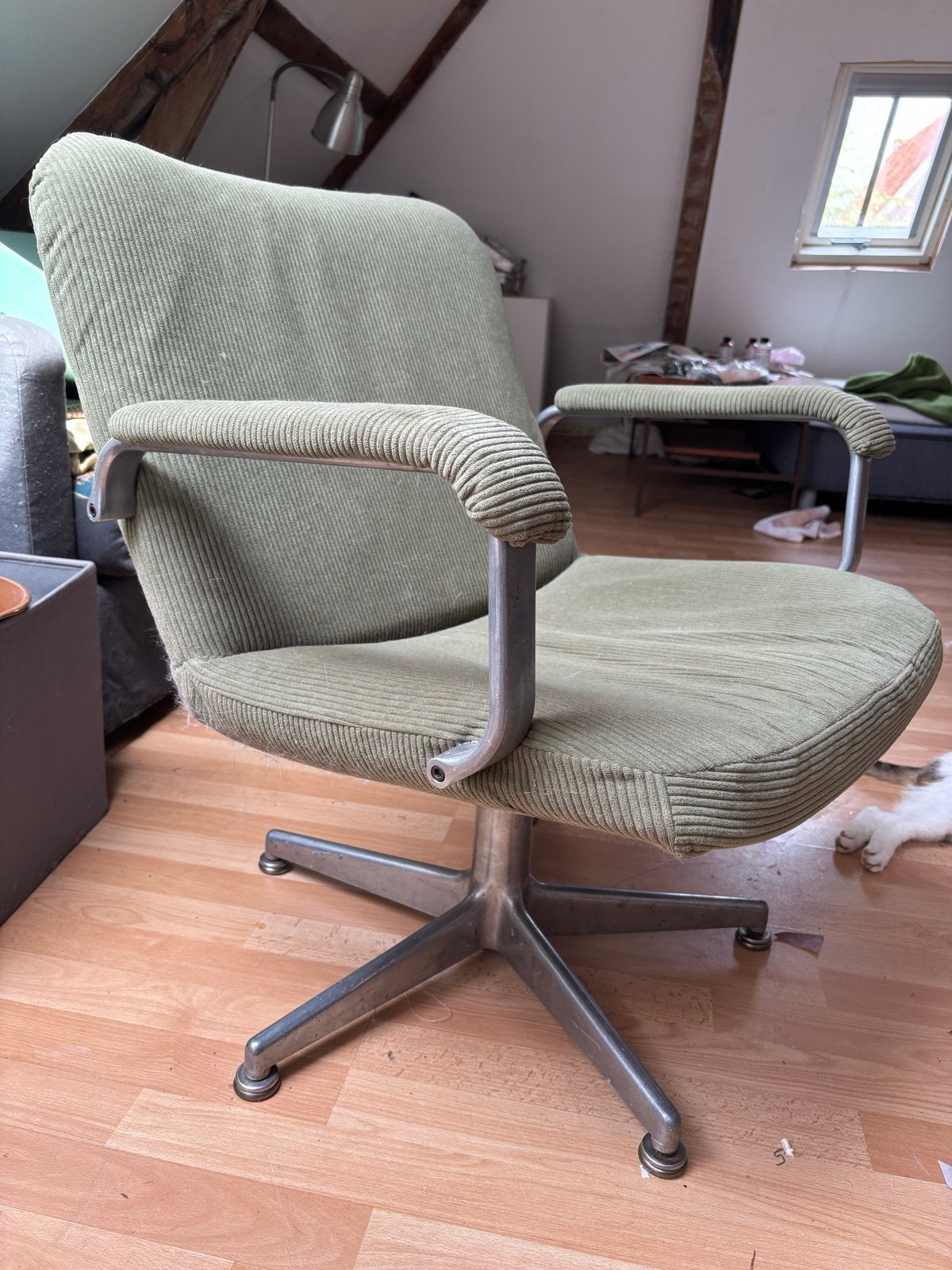 Artifort stoel, opnieuw bekleed - Groen ribstof, Huis en Inrichting, Stoelen, Ophalen, Overige kleuren, Zo goed als nieuw, Eén