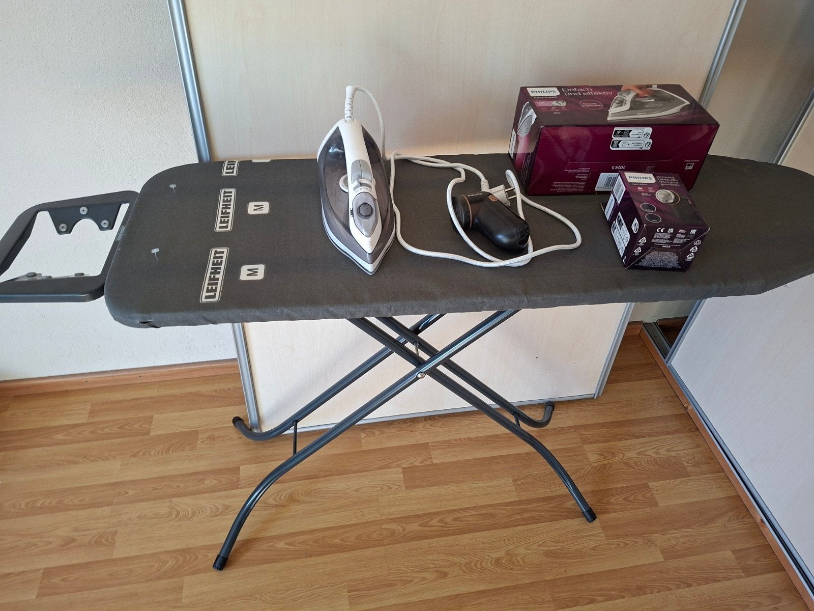 Philips Strijkbout + Brabantia Strijkplank + ontpluiser, Ophalen, Zo goed als nieuw