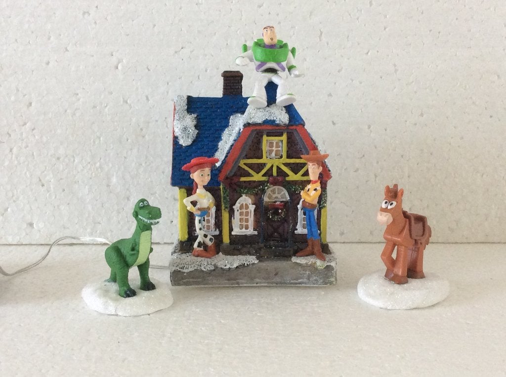 Kerstdorp - huisje met Disney figuren van toystory, Ophalen of Verzenden, Overige figuren, Zo goed als nieuw, Beeldje of Figuurtje