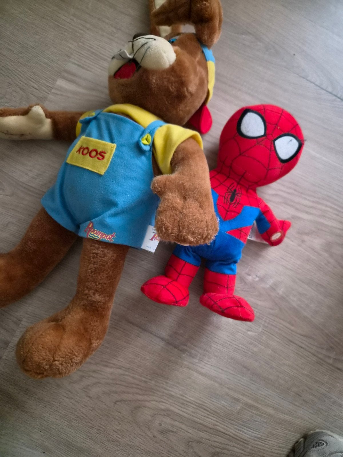 Knuffels: Koos Konijn en Spider-Man, Kinderen en Baby's, Speelgoed | Knuffels en Pluche, Gebruikt, Overige merken, Overige karakters