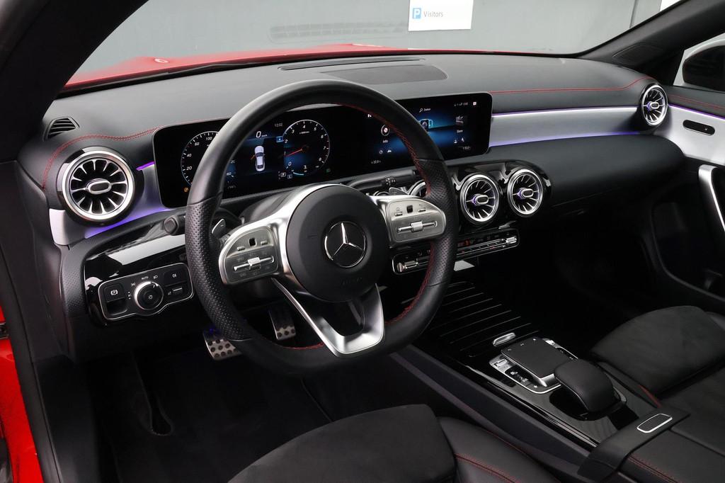 Mercedes-Benz CLA-klasse 200 | AMG | Sfeerverlichting | Pano, Auto's, Mercedes-Benz, CLA, Gebruikt, 4 cilinders, 163 pk