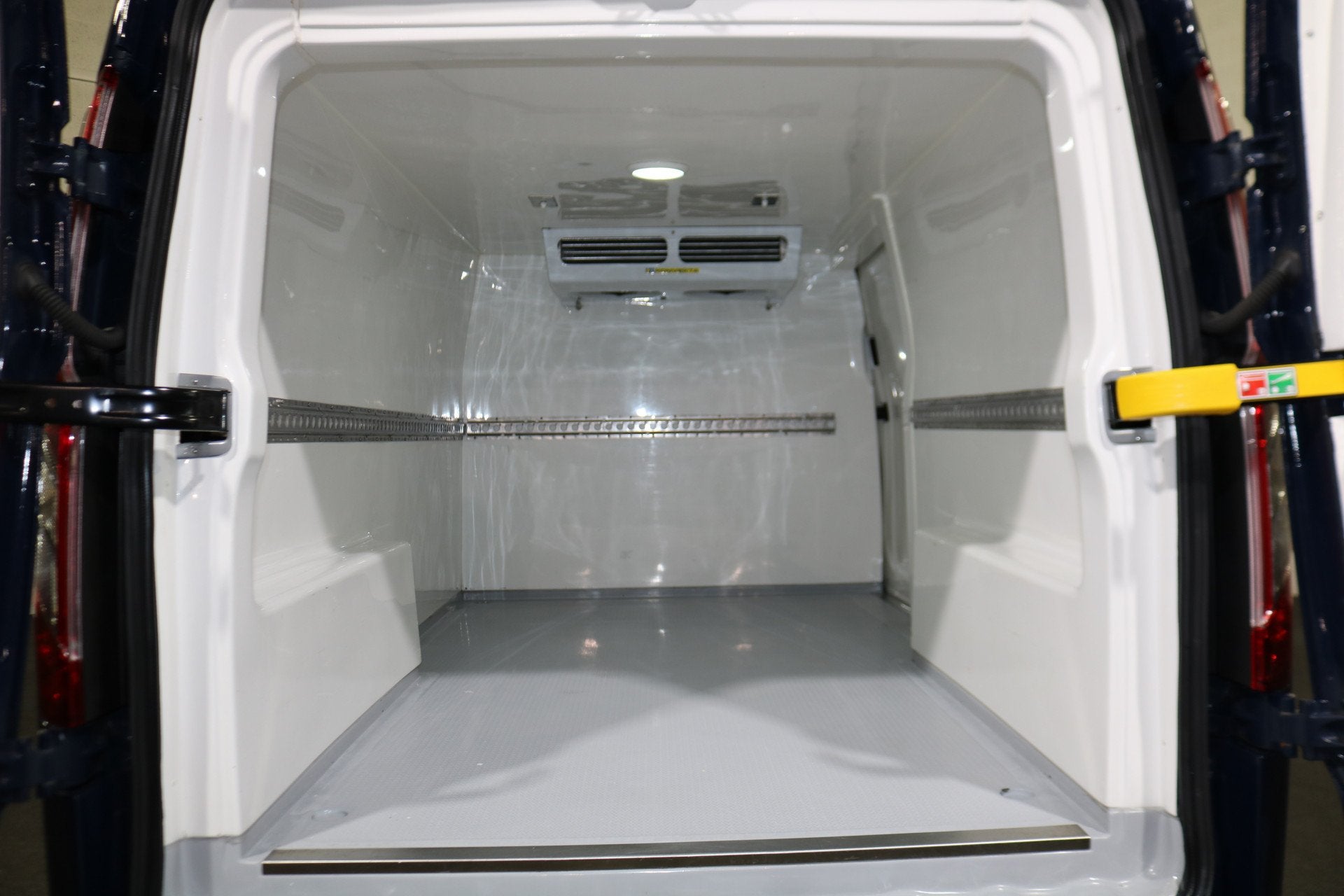 Ford Transit Custom 2.0 TDci L2 H1 Automaat Koelwagen, Auto's, Euro 6, 4 cilinders, Blauw, Bedrijf