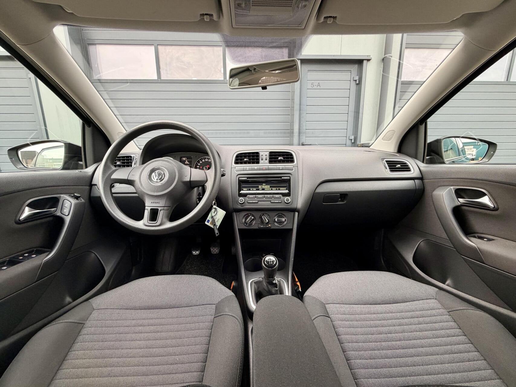 Volkswagen Polo 1.2 TSI 90pk BlueMotion Comfortline | 156.00, Auto's, Voorwielaandrijving, Euro 5, Stof, Zwart