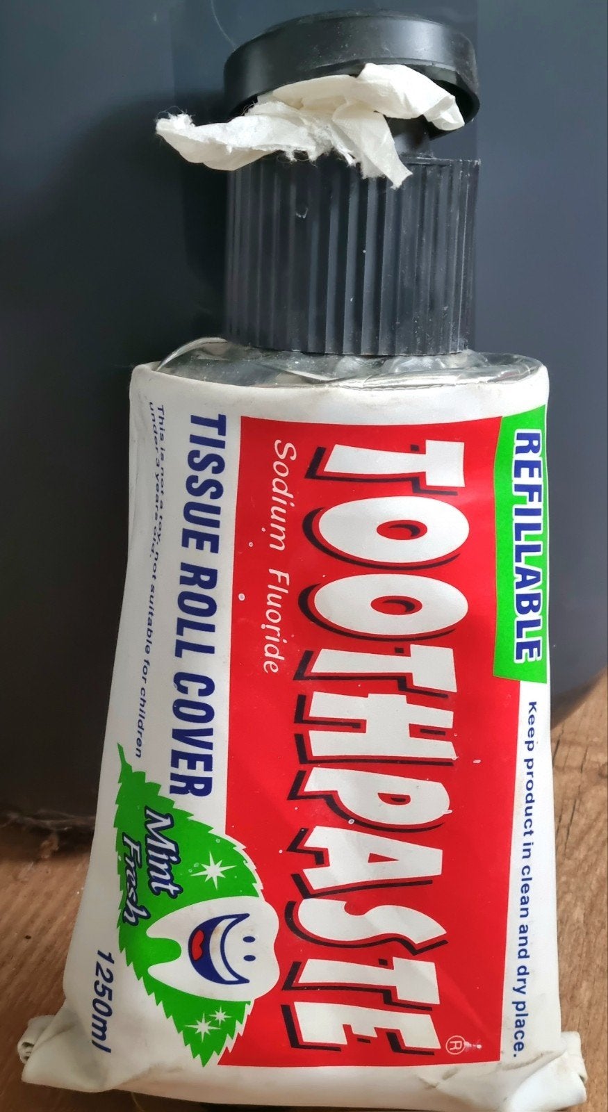 Grote retro Tandpasta Tube Tissue Dispenser met Zuignap, Vintage, Gebruikt, Meerkleurig, Kunststof