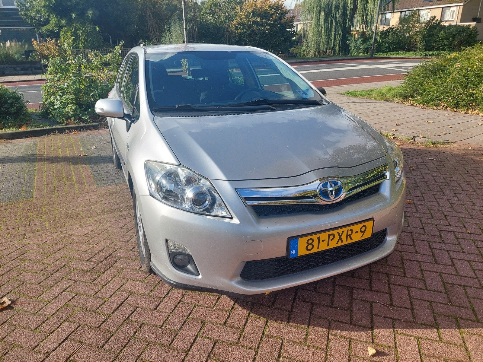 Toyota Auris 1.8 Full Hybrid 5DR CVT 2011 Grijs, Auto's, Stof, Zwart, Origineel Nederlands, 75 €/maand