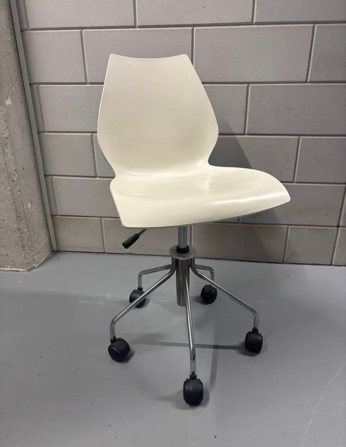 Kartell Maui bureaustoel op wielen - Gebruikt, Ophalen, Kunststof, Gebruikt, Wit