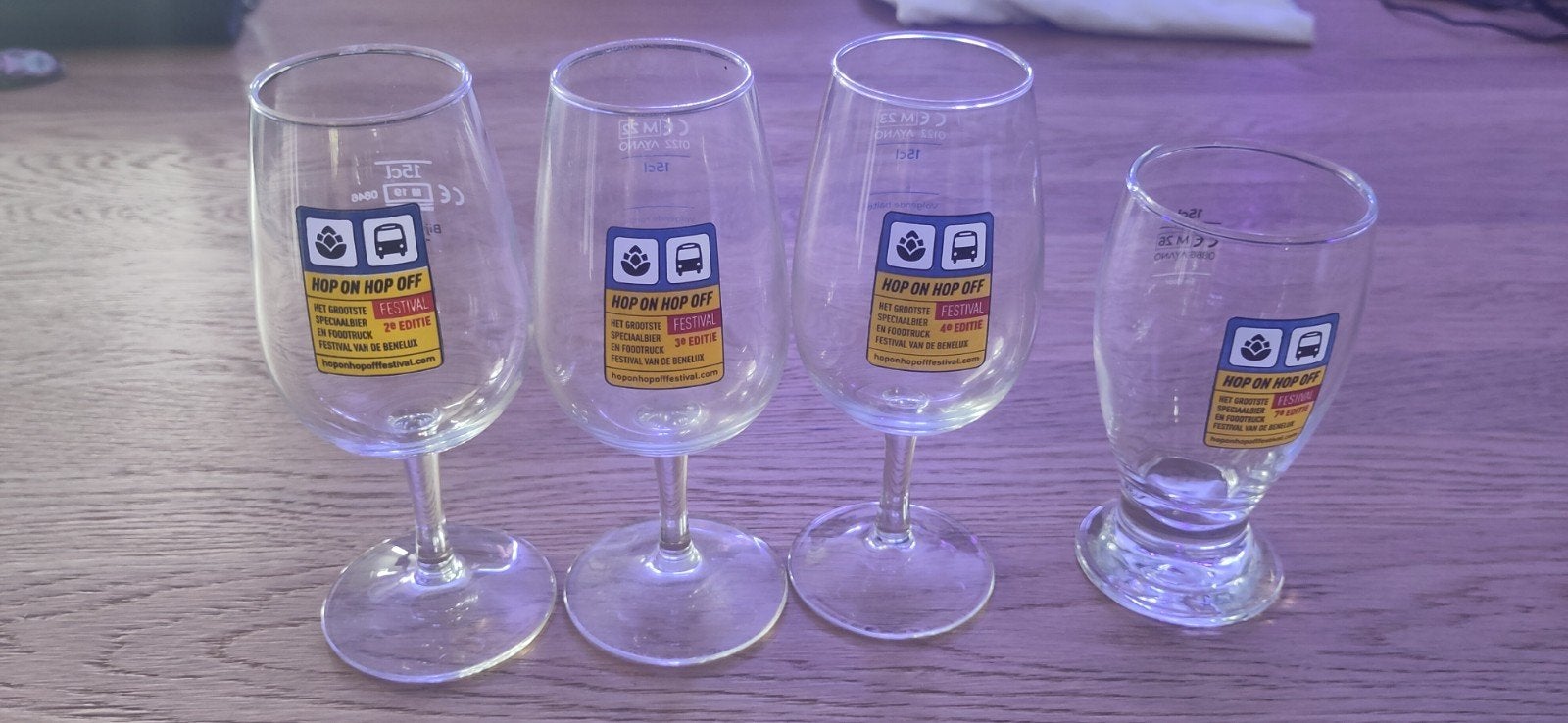 Hop On Hop Off Festival Bierglazen - 4 Stuks, Ophalen of Verzenden, Overige merken, Glas, Overige typen