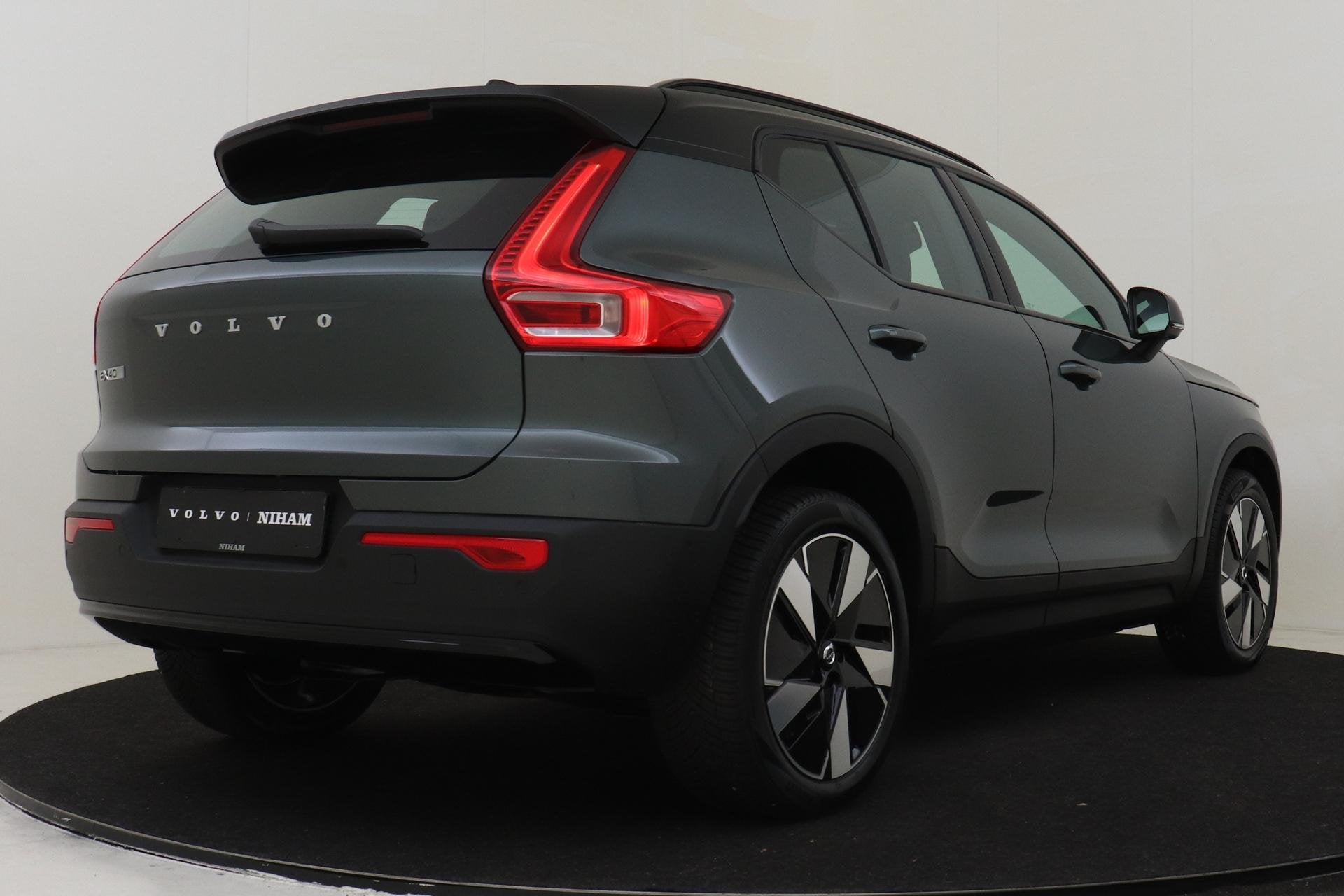 Volvo EX40 SINGLE MOTOR EXTENDED RANGE ULTRA EUROPA 82 kWh -, Auto's, Automaat, 12 maanden, Achterwielaandrijving, Verwarmde buitenspiegels