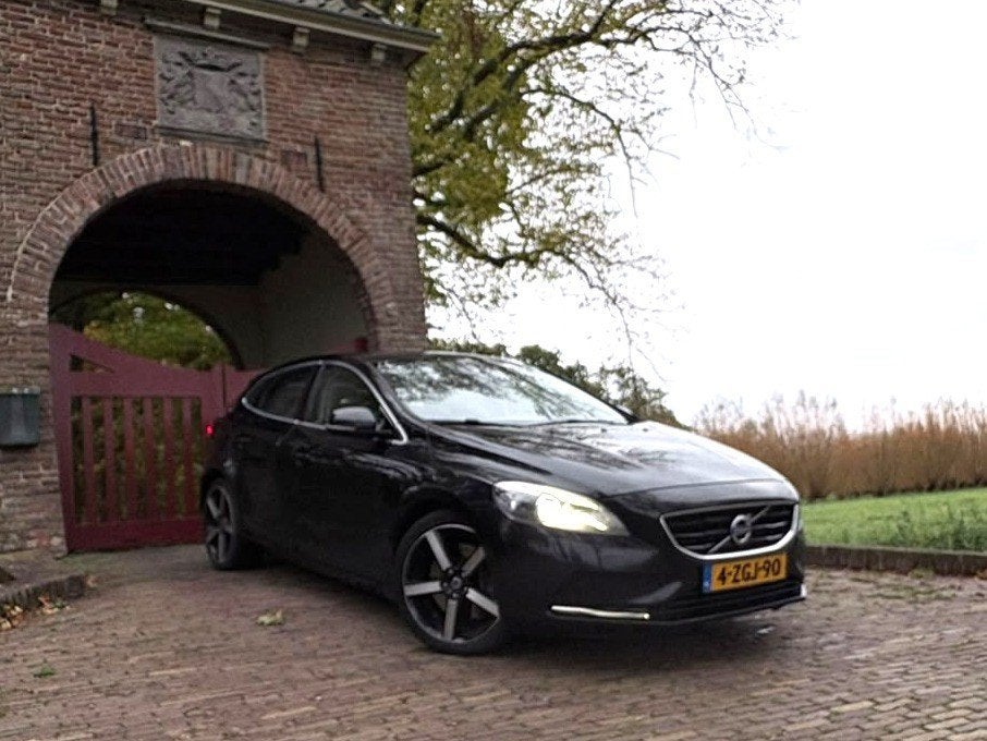 Volvo V40 2.0 D4 190PK 2015 Zwart, Voorwielaandrijving, Zwart, Particulier, 30 km/l