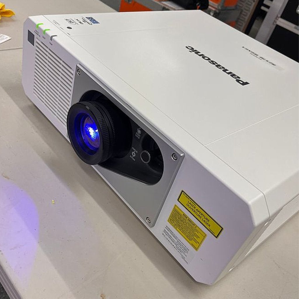 Panasonic PT-RZ570 Laser Beamer – 5400 ANSI Lumen, Audio, Tv en Foto, Panasonic, Ophalen of Verzenden, Zo goed als nieuw, DLP