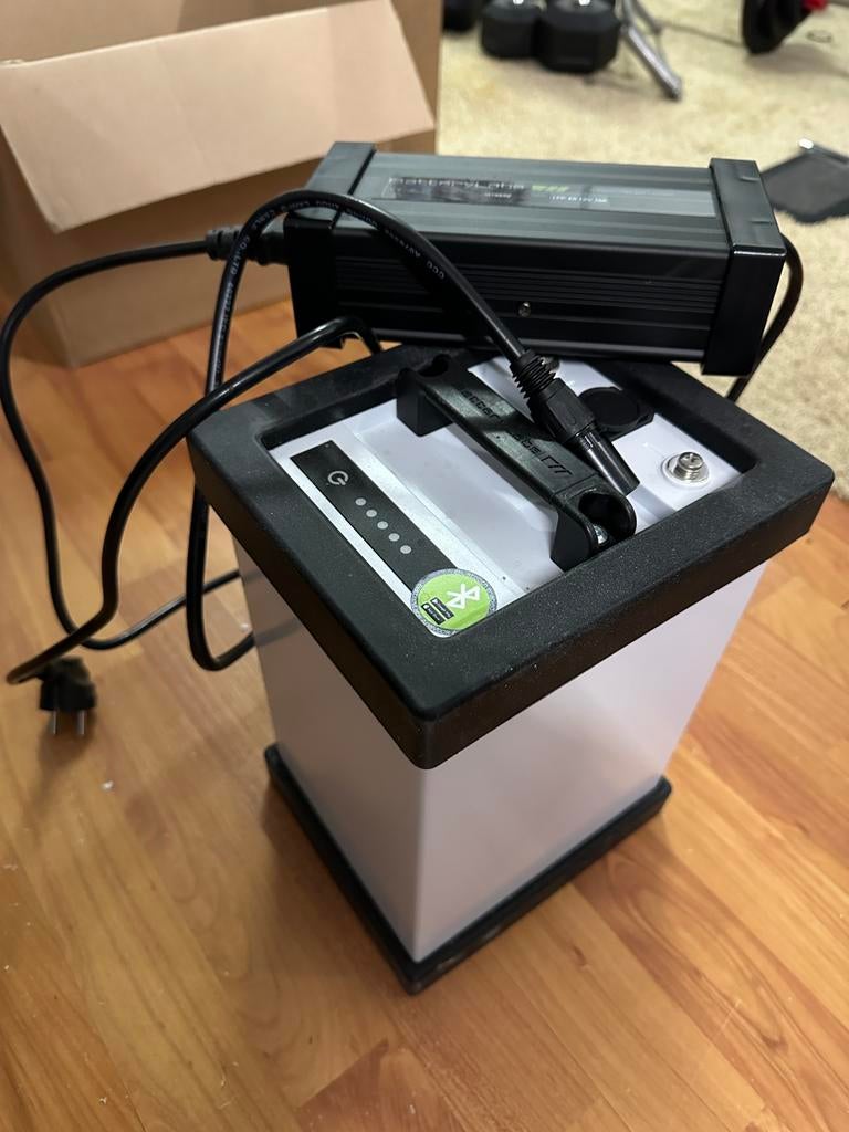 Batterylabs 12v 70ah lithium accu incl 10ah lader, Ophalen of Verzenden, Zo goed als nieuw