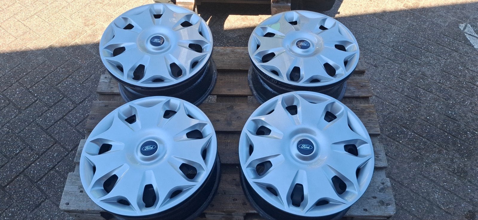 4 FORD VELGEN + WIELDOPPEN, Ophalen, Gebruikt