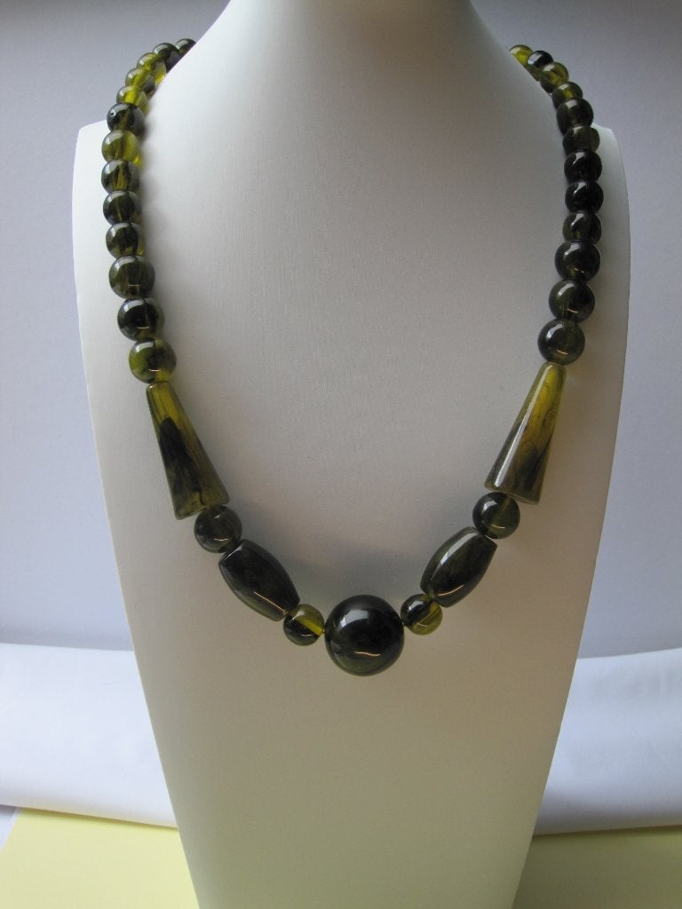 Ketting olijf groen gemarmerd op geel koord /kunststof, Verzenden, Zo goed als nieuw, Overige materialen