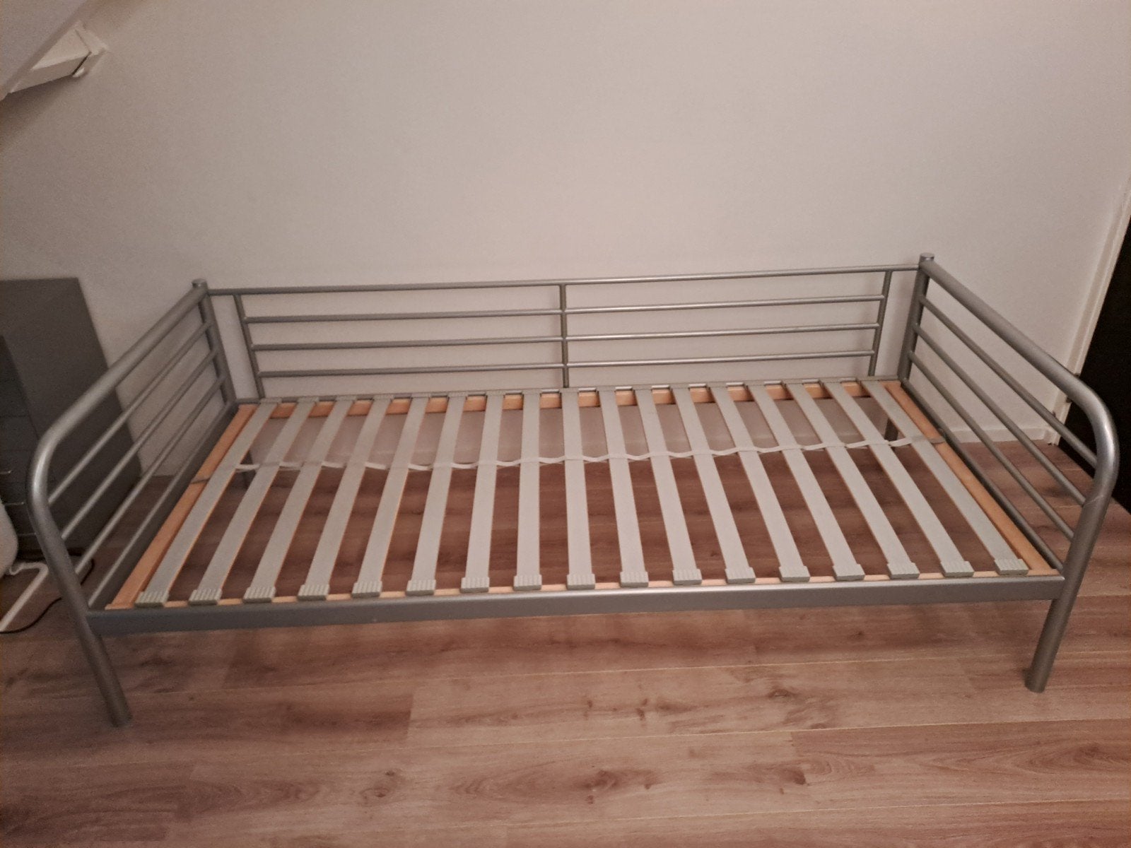 Metalen bed 90x200 ikea, Ophalen, Eenpersoons, Metaal, 90 cm