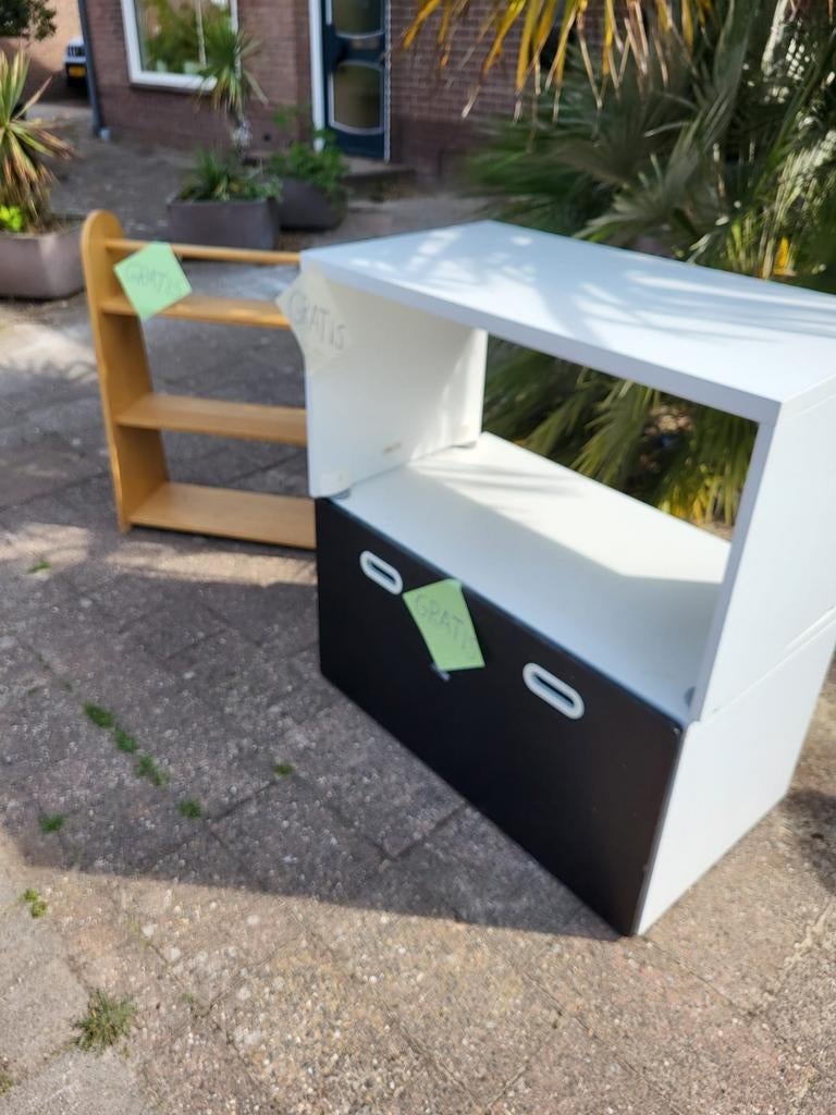 Gratis kast en Ikea tafel met la, Ophalen, Gebruikt, 50 tot 100 cm, Minder dan 100 cm