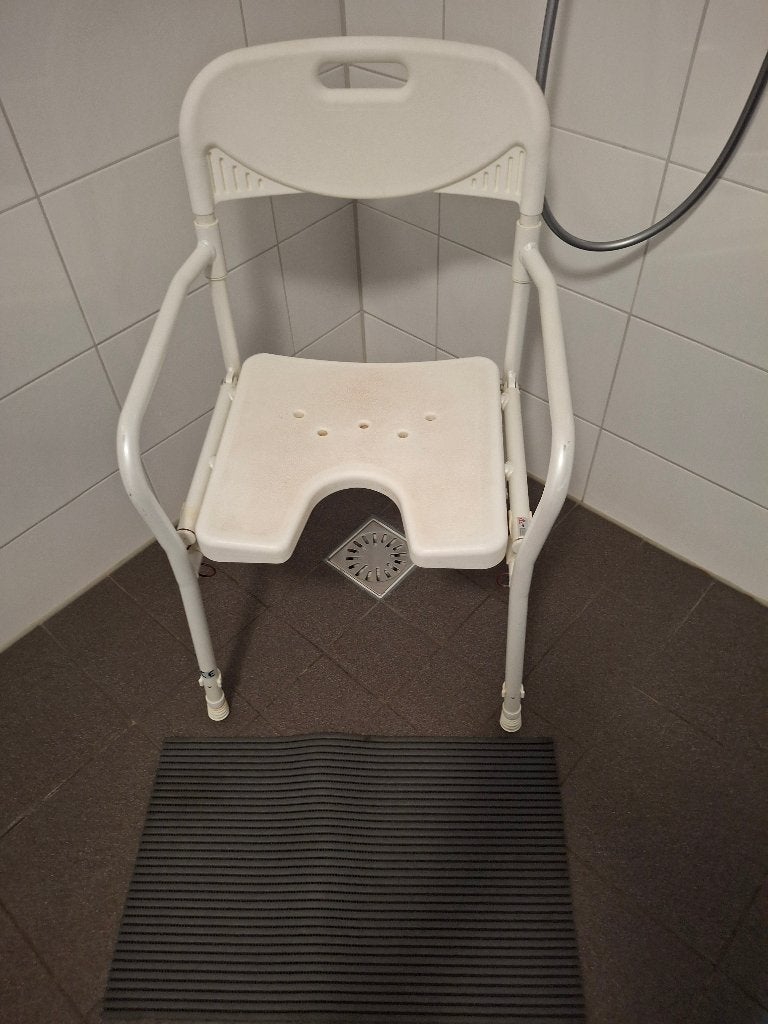 Douchestoel, Diversen, Verpleegmiddelen, Ophalen, Gebruikt