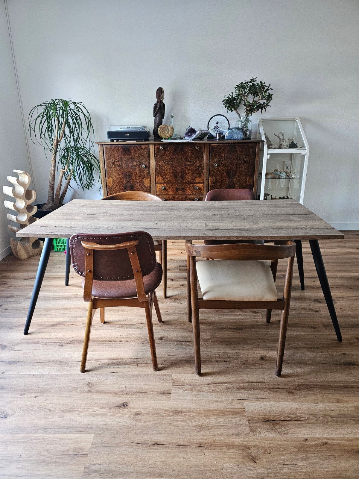 Eettafel met donker houtmotief en zwarte WOOOD poten, Huis en Inrichting, Tafels | Eettafels, Ophalen, Gebruikt, 50 tot 100 cm