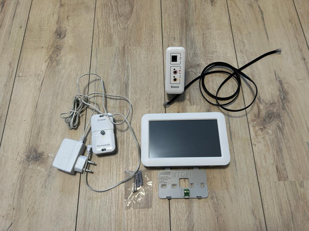 Eneco Toon Thermostaat V1 met Gateway en Accessoires, Ophalen of Verzenden, Slimme thermostaat, Zo goed als nieuw