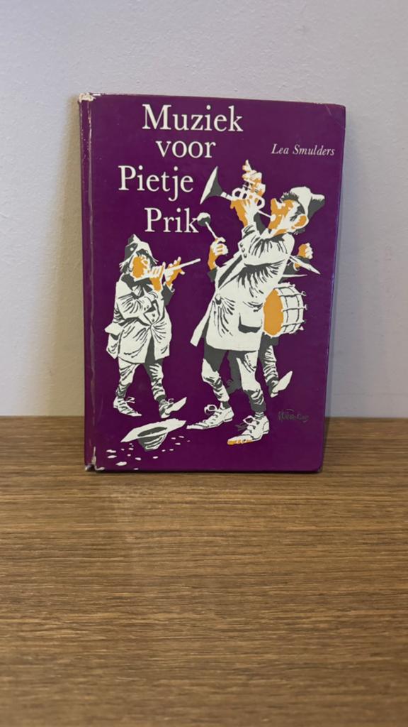 Muziek voor Pietje Prik - Lea Smulders (Vintage Boek), Boeken, Ophalen of Verzenden, Gelezen, Overige onderwerpen