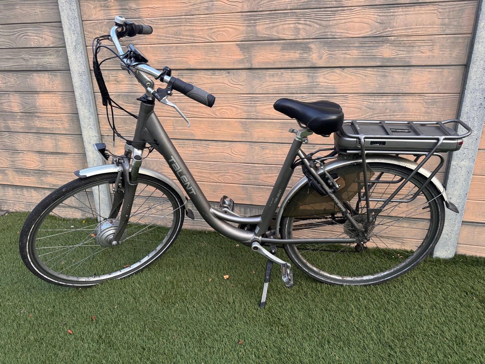 Talent E-bike Damesfiets (los contact reparatie nodig), Fietsen en Brommers, Elektrische fietsen, Gebruikt, 47 tot 51 cm, 30 tot 50 km per accu