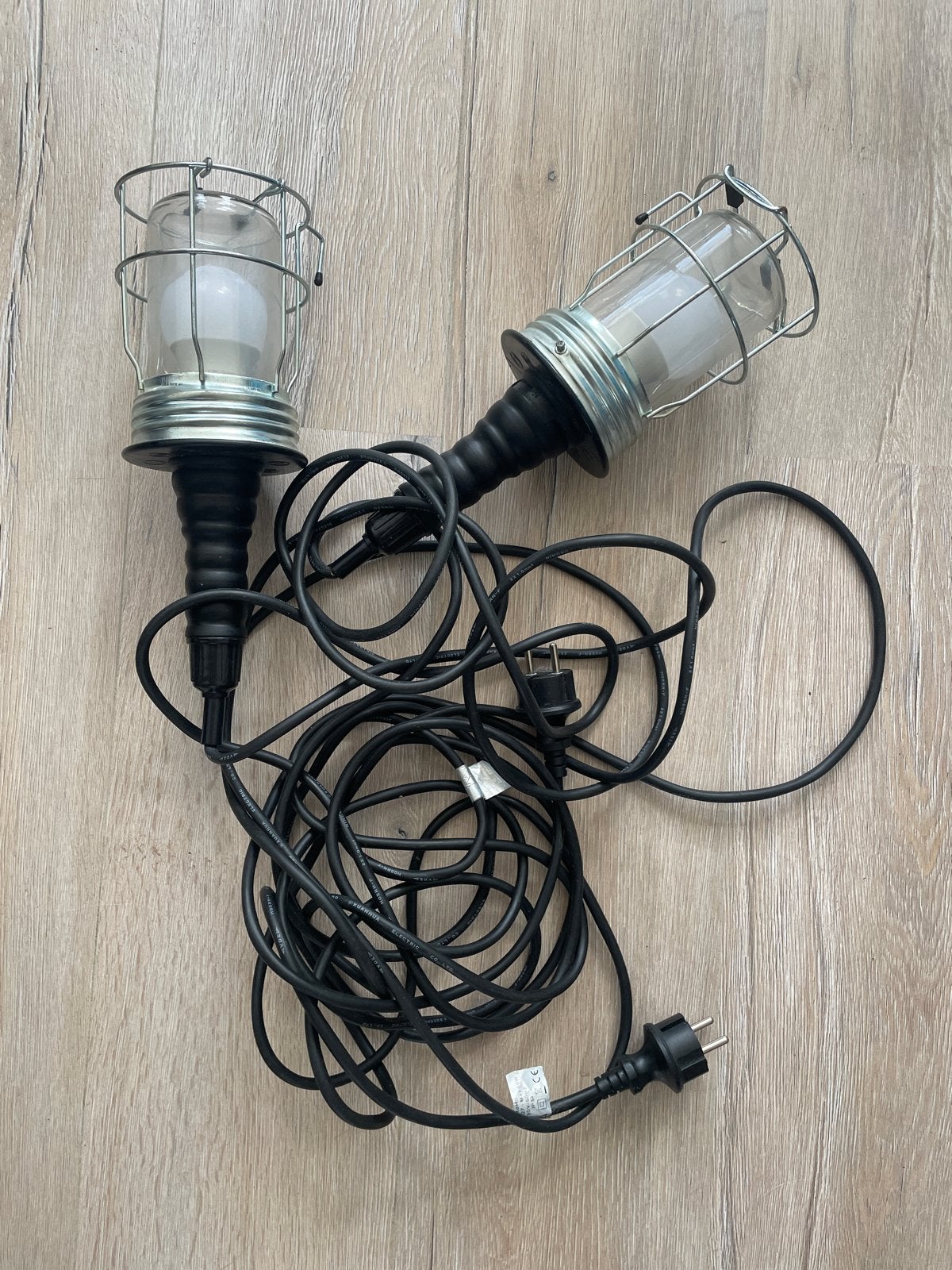 Set van 2 industriële werklampen met kooi, Metaal, Overige merken, Gebruikt, Zwart