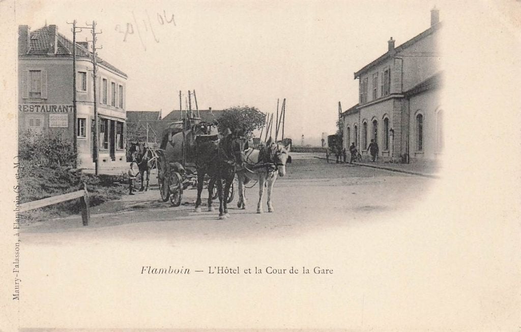 702-400-023 Flamboin (S Et M) L'Hotel Et La Cour De La Gare, Verzenden, Voor 1920, Frankrijk