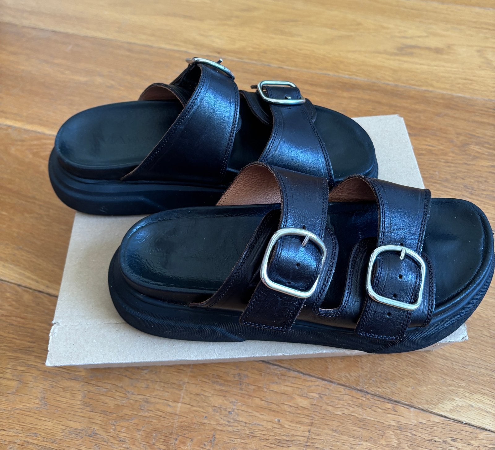 Zwarte Via Vai sandalen met gespen, maat 40, Ophalen of Verzenden, Zo goed als nieuw, Zwart, Sandalen of Muiltjes