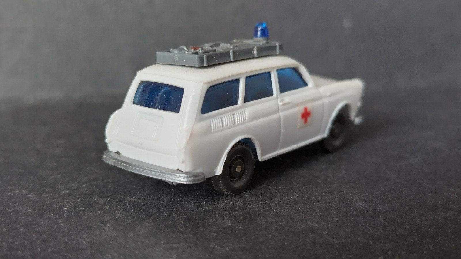 Volkswagen Vw 1500 Ambulance 1:87 Wiking Pol, Hobby en Vrije tijd, Auto, Verzenden, Wiking, M