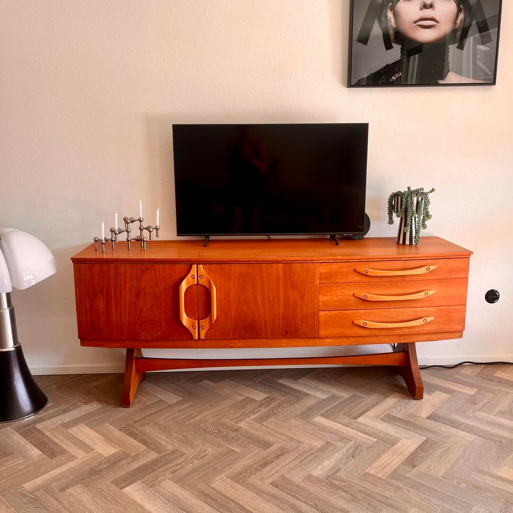 Uniek Scandinavisch Dressoir - Eyecatcher met Houtbewerking, Huis en Inrichting, Kasten | Dressoirs, Gebruikt, 150 tot 200 cm