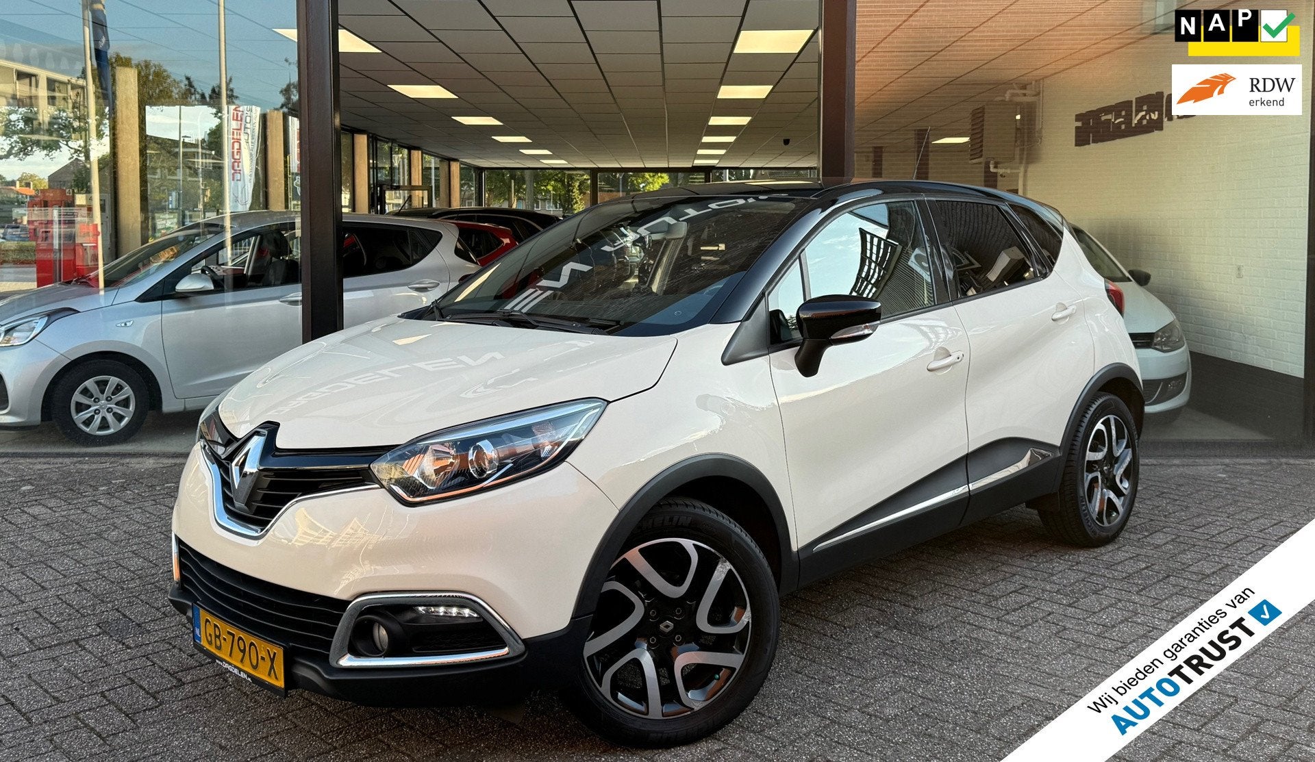 Renault Captur 0.9 TCe 2e EIG | CAMERA | NAVI | CLIMATE | NA, Auto's, Voorwielaandrijving, Stof, Gebruikt, Zwart