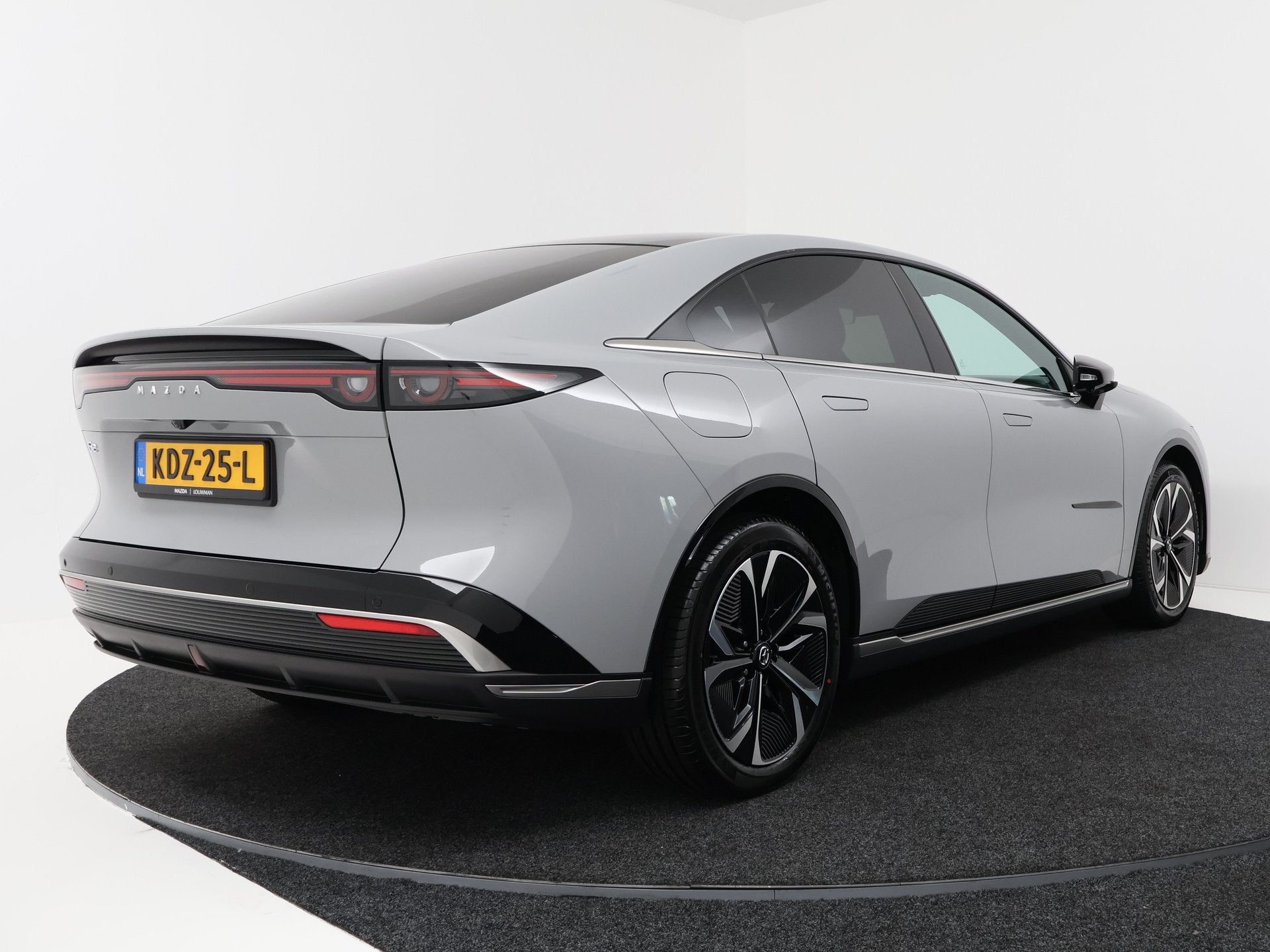 Mazda 6e Takumi Plus 68.8 kWh | *Demo* | Leder | 360 camera, Automaat, 12 maanden, 375 min, 6e