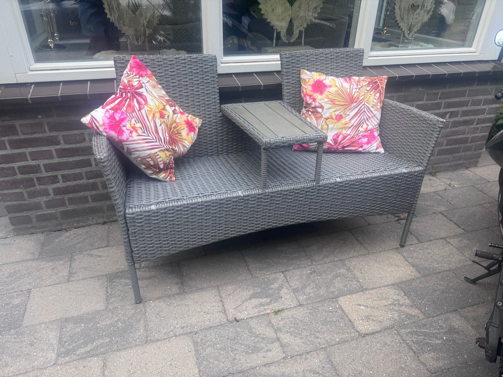 Wicker tuinbank met tafeltje - bijna gratis, Tuin en Terras, Ophalen of Verzenden, Zo goed als nieuw, Wicker