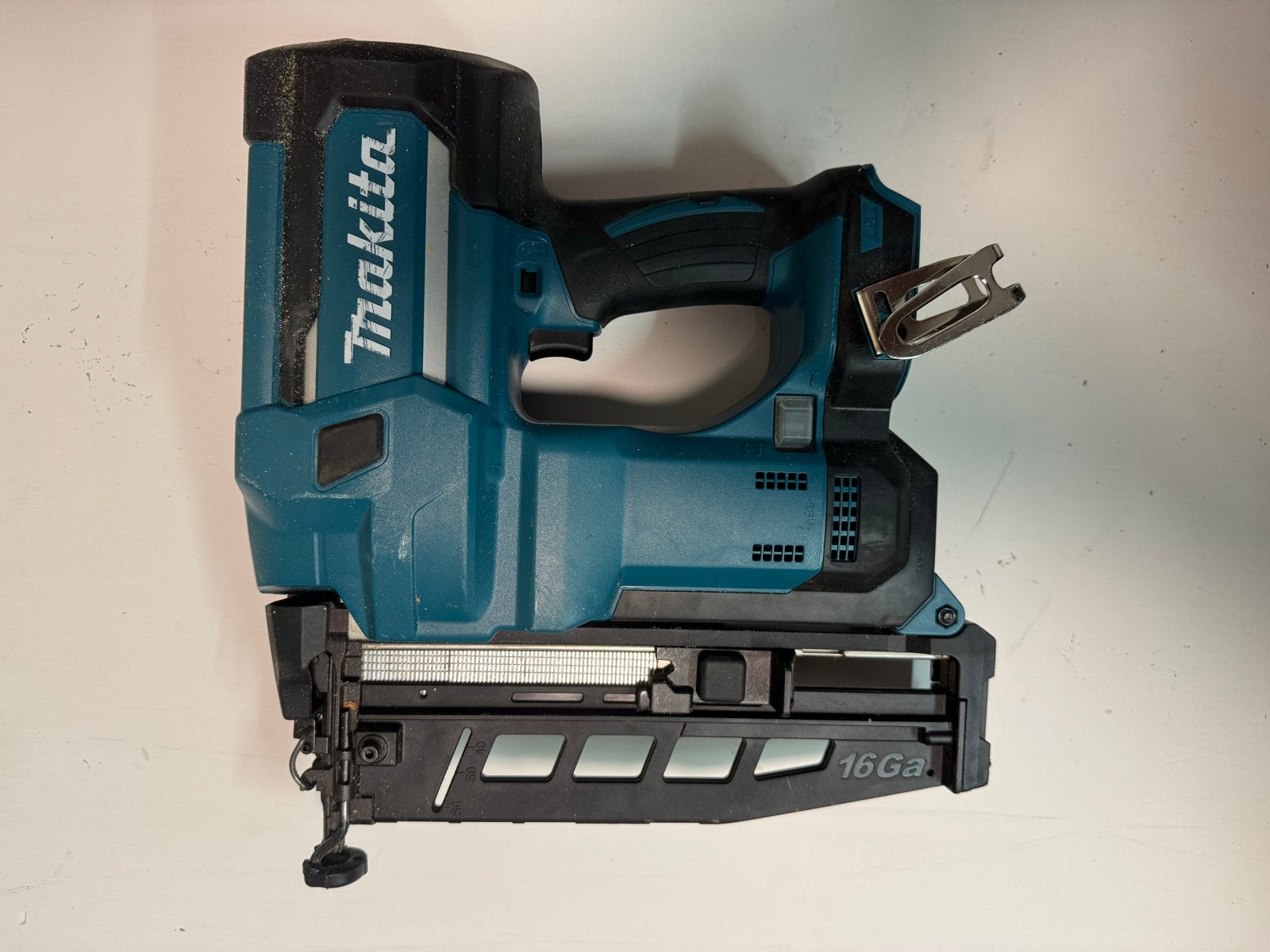 Makita DBN600 Accu tacker + Mbox4 - Zo goed als nieuw, Ophalen, Zo goed als nieuw, Tacker/nietmachine, Makita