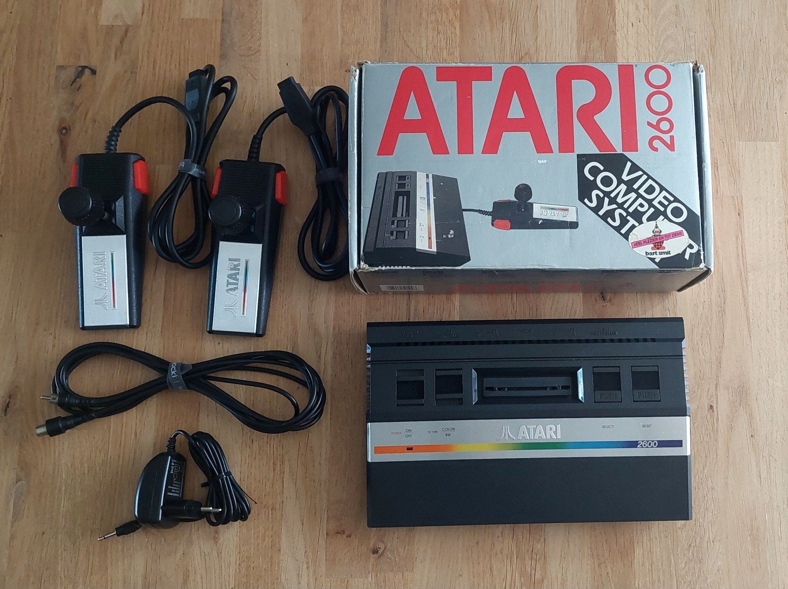 Complete originele Atari 2600 jr, Spelcomputers en Games, Ophalen of Verzenden, Zo goed als nieuw, Met 2 controllers, Atari 2600