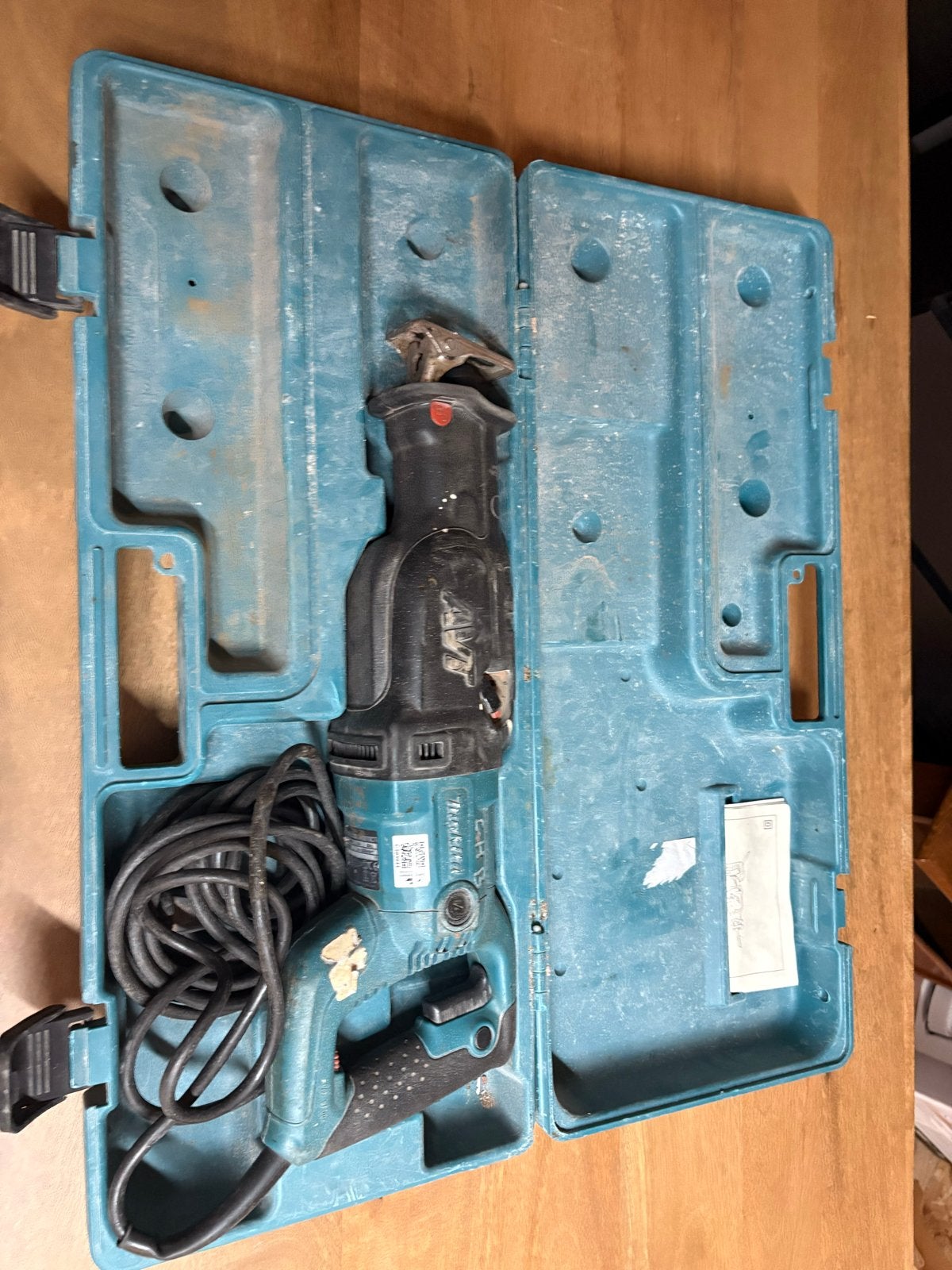 Makita Reciprozaag in koffer - Gebruikt, Doe-het-zelf en Verbouw, Gebruikt, 70 mm of meer, 600 tot 1200 watt, Ophalen of Verzenden