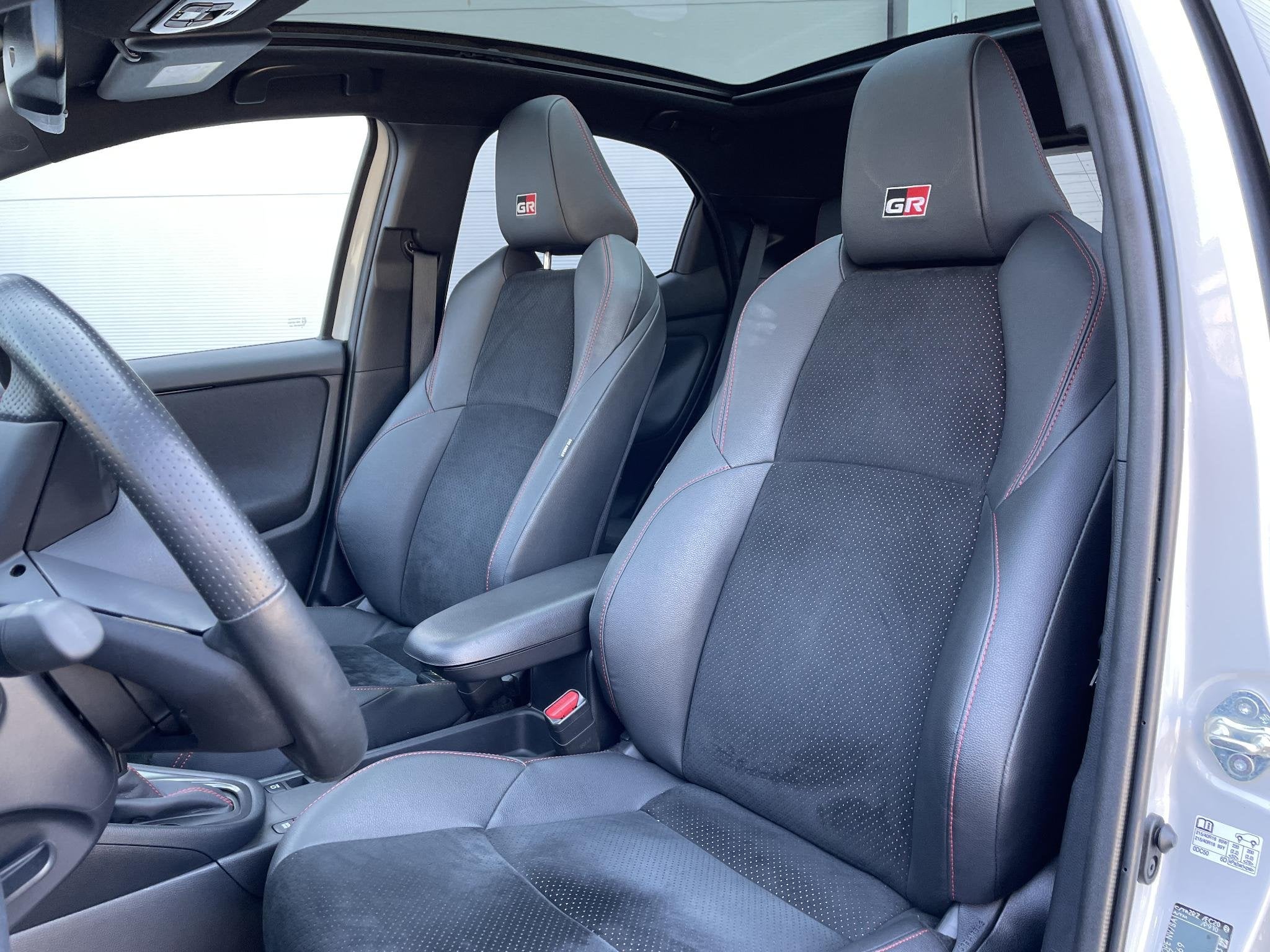 Toyota Yaris 1.5 Hybrid GR Sport | Premium Pack | Panoramada, 450 kg, Gebruikt, Euro 6, Automatische klimaatregeling