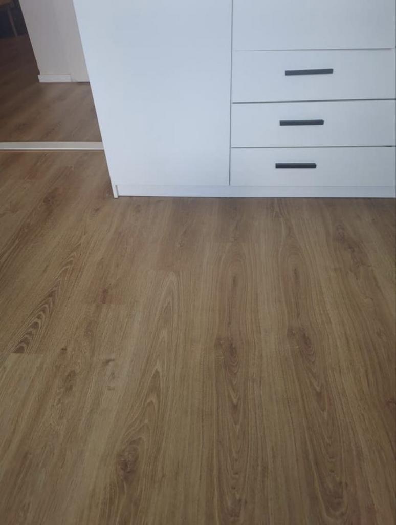 Laminaatvloer - Lichtbruin 3 jaar oud ca 90m2, Huis en Inrichting, Stoffering | Vloerbedekking, Ophalen of Verzenden, Gebruikt