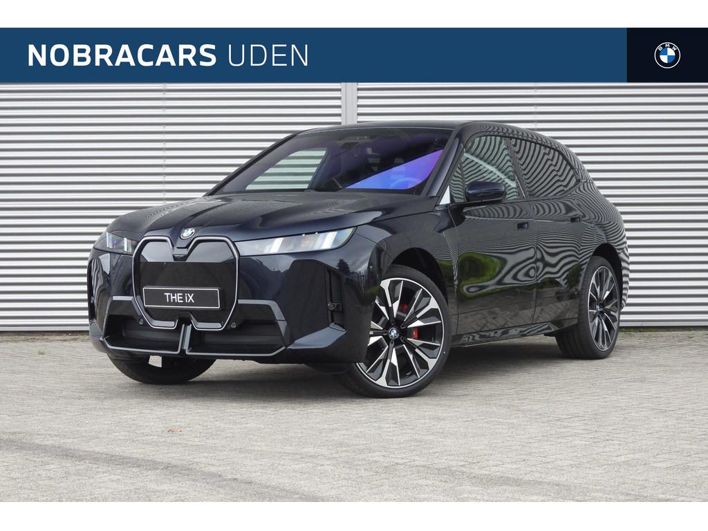 BMW iX xDrive60 / Trekhaak / Parking Assistant Professional, Automaat, IX, Zwart, Leder