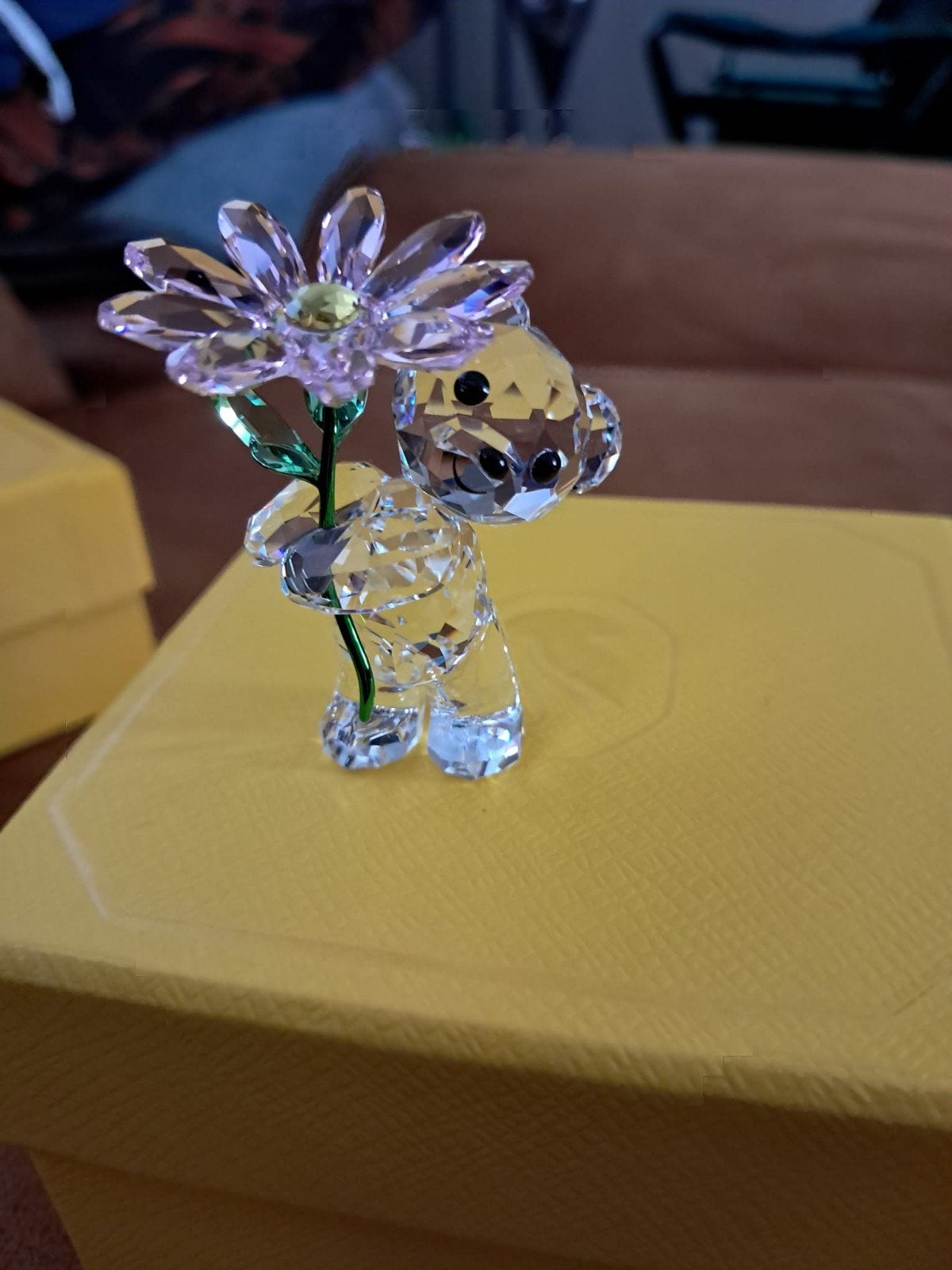 Swarovski Krisbeer met bloem, Verzamelen, Swarovski, Ophalen of Verzenden, Zo goed als nieuw, Figuurtje