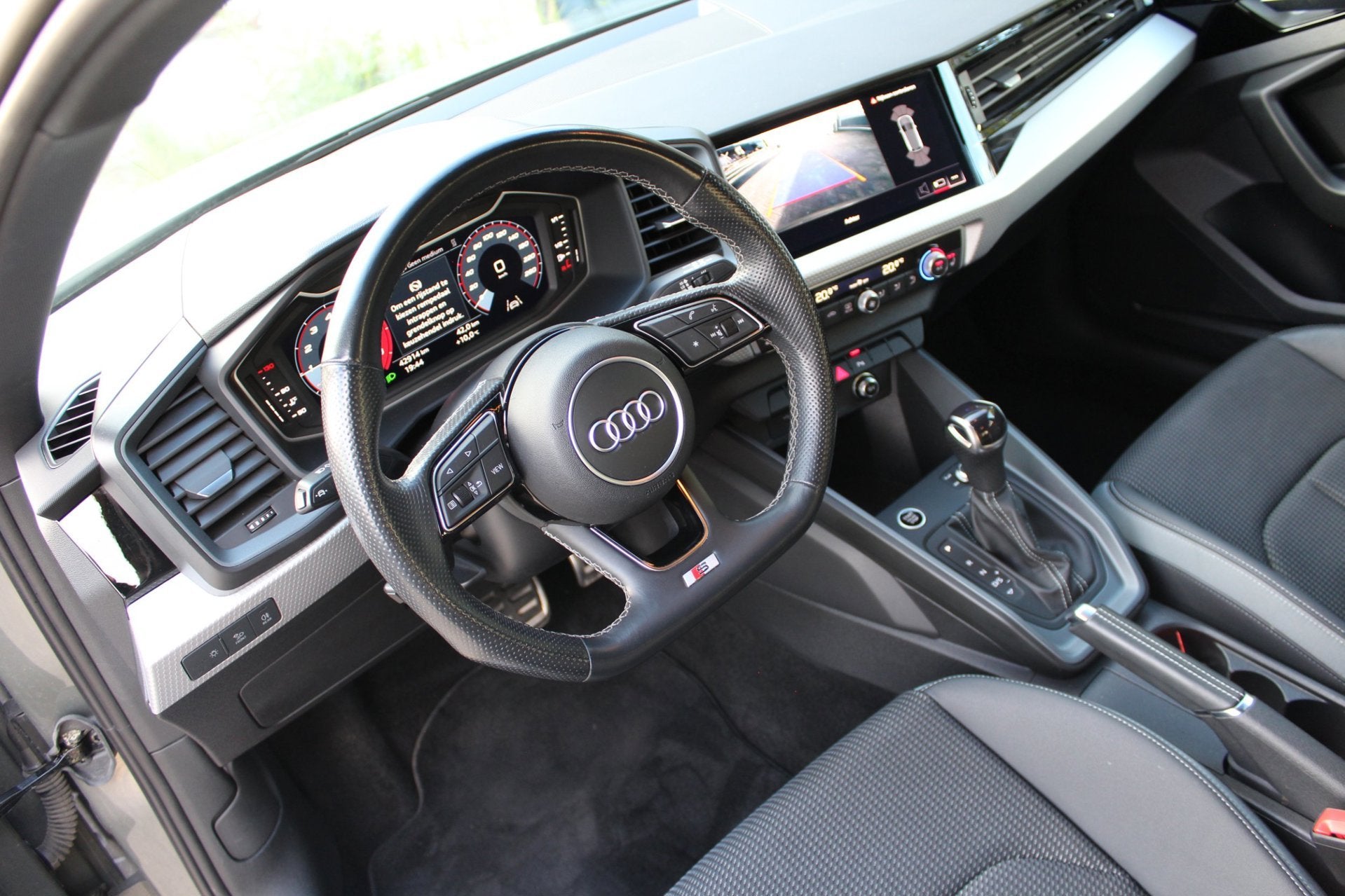 Audi A1 Sportback 35 TFSI 3x S-line | Edition one | Camera |, Auto's, Zwart, 4 cilinders, 150 pk, Leder en Stof