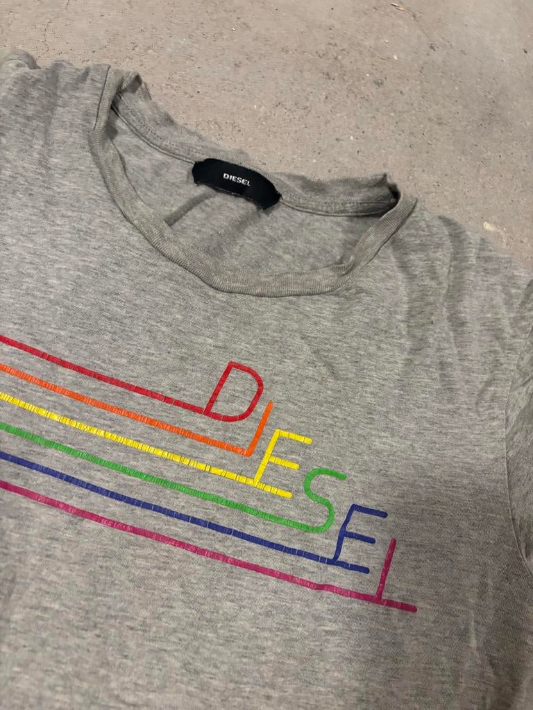 Diesel T-shirt met regenbooglogo, Kleding | Dames, Ophalen of Verzenden, Korte mouw, Maat 36 (S), Grijs