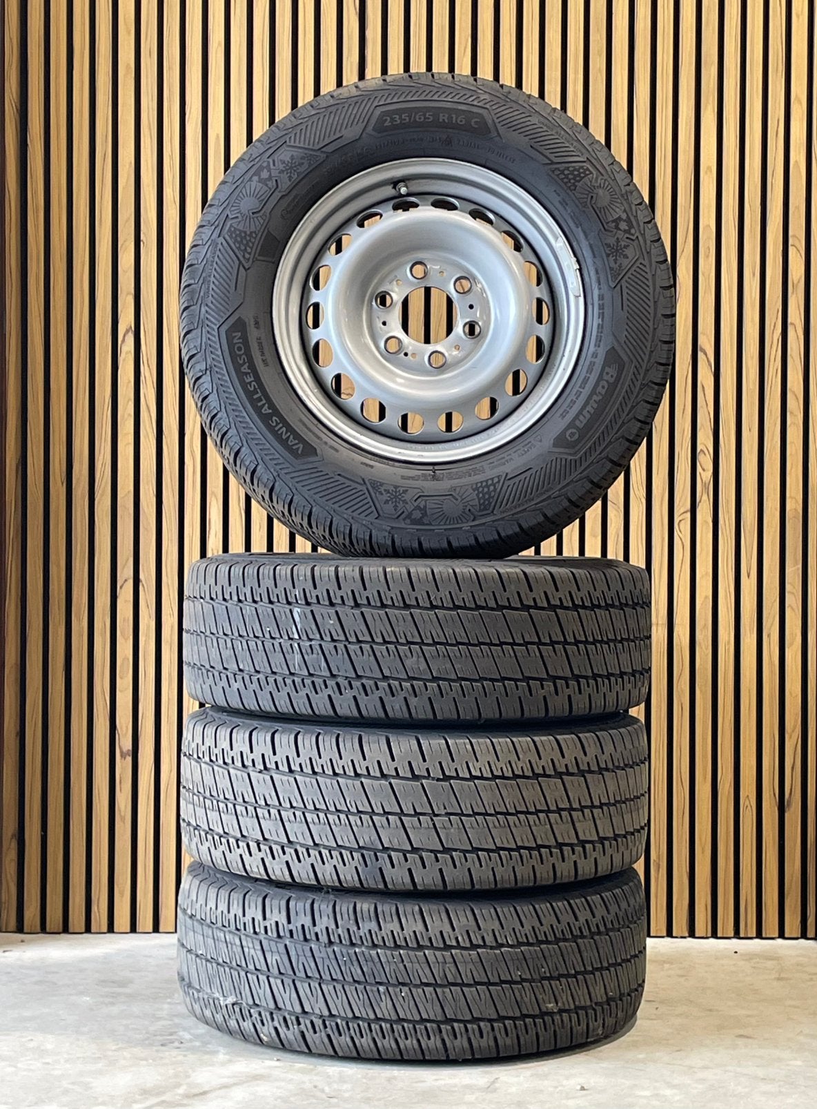 16 inch Mercedes Sprinter all season, Ophalen, 16 inch, Banden en Velgen, 235 mm