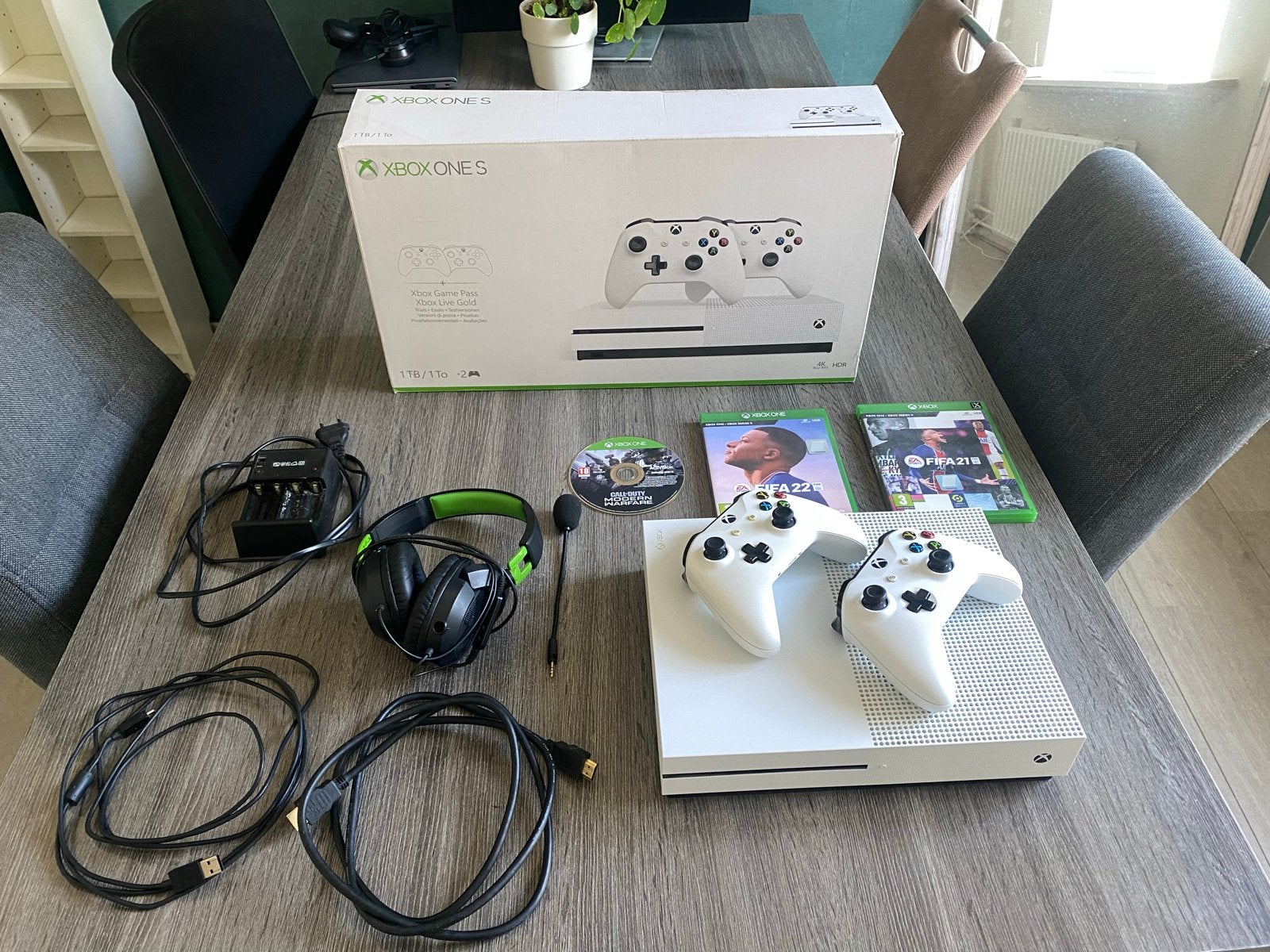 Xbox One S, Met games, Met 2 controllers, Xbox One S, Ophalen of Verzenden