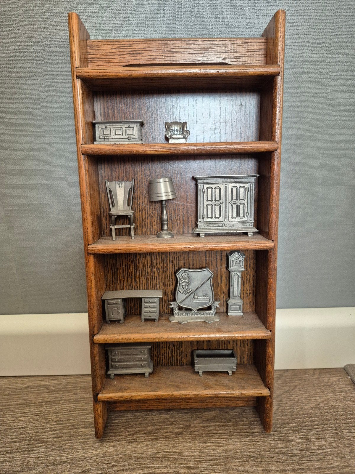 Bruine houten letterbak met tinnen miniaturen., Ophalen of Verzenden, Gebruikt