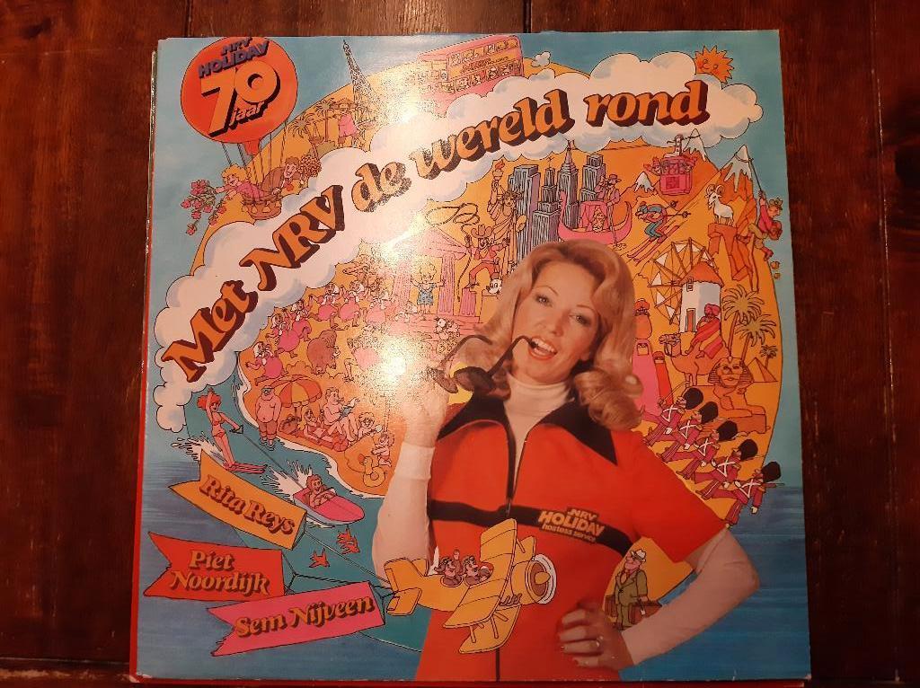 LP Met N.R.V. de wereld rond / Various artists (1975), Ophalen of Verzenden, Gebruikt, 12 inch, Pop