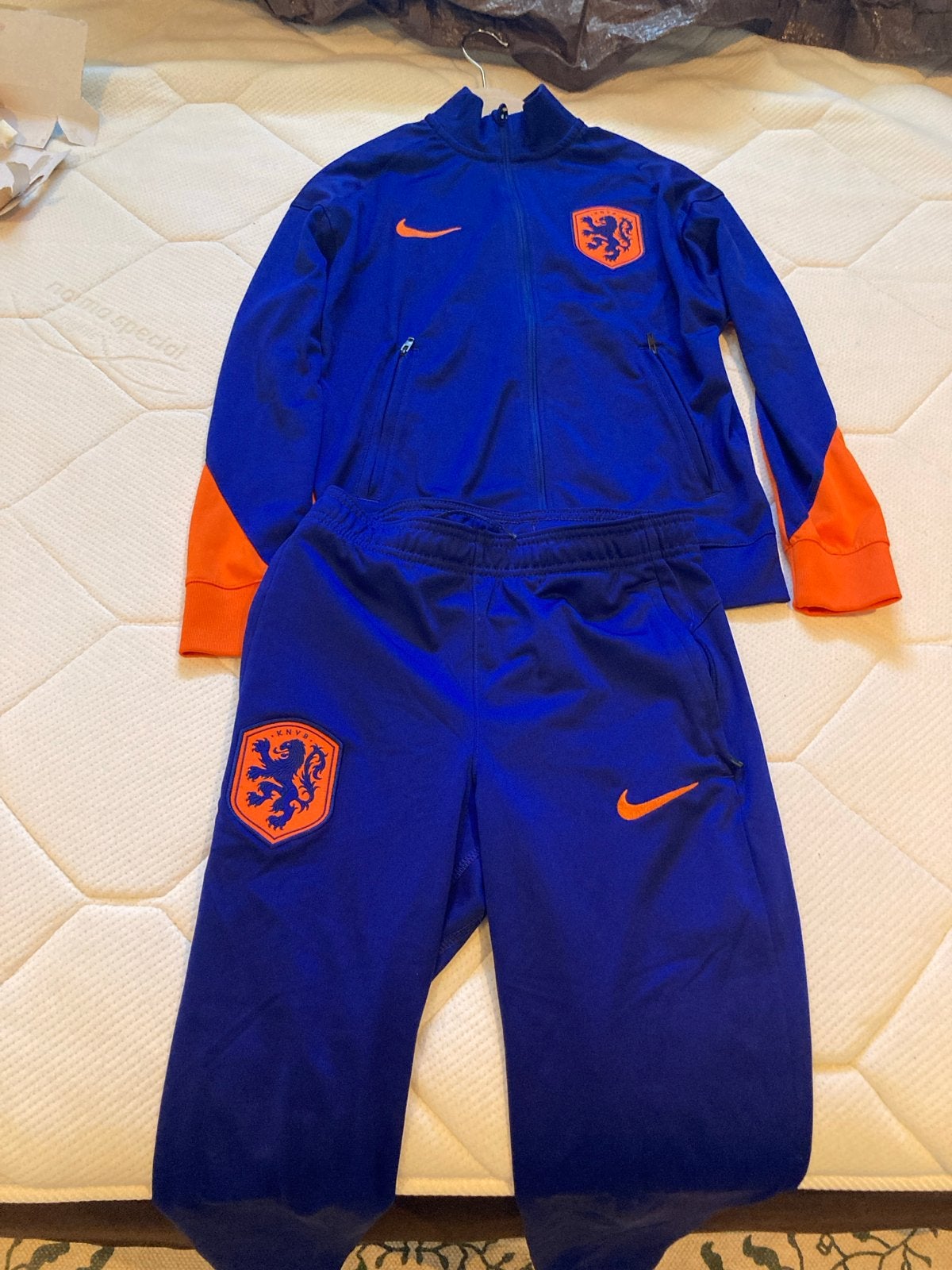 Nike junior  Oranje Trainingspak - maat 152 Nederland Editie, Ophalen of Verzenden, Zo goed als nieuw, Jongen of Meisje, Sport- of Zwemkleding